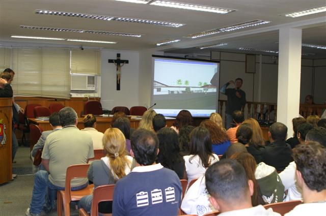 Plenário recebe comunidade de Guarujá